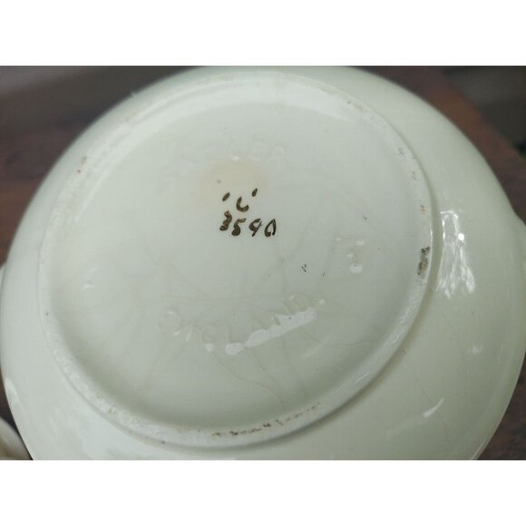 Sadler Windsor 4 Cup Teapot w/ Blue & Lavender Flowers Ribbed - Picture 6 of 6